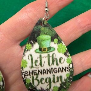 ST.Patricks Day dangly lightweight earrings 
amazing Irish colors -Shennanigans